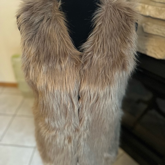 NEW Chic Wish Mid Length Brown Faux Fur Vest Size Small - Picture 7 of 9